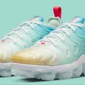 Nike Air VaporMax Plus Gradient Sneakers